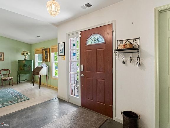 4th image of 111 Commonwealth Dr
