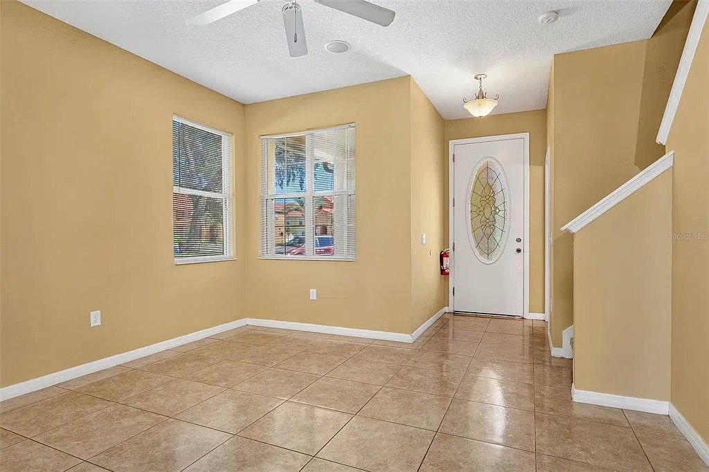 3 bed, 2.5 bath, 1595 sqft, $1,995 — Photo 3