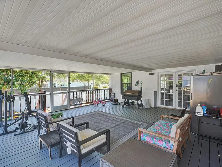 9750 SW 211th St — Photo 33