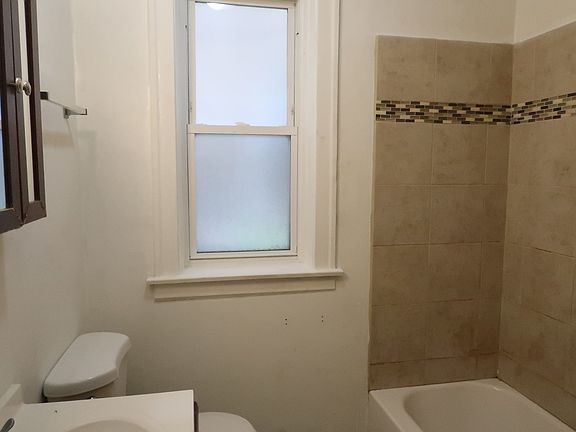 5th image of 4446 W Walton St #G