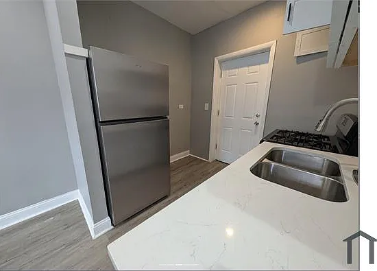 2 bed, $1,686 — Photo 3