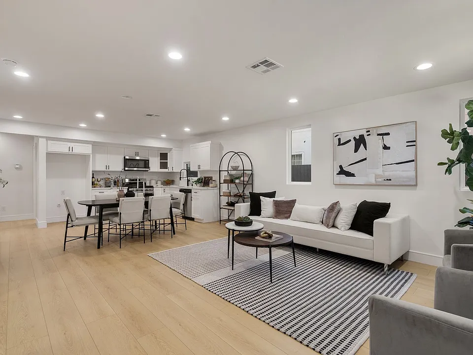2706 S Cochran Ave