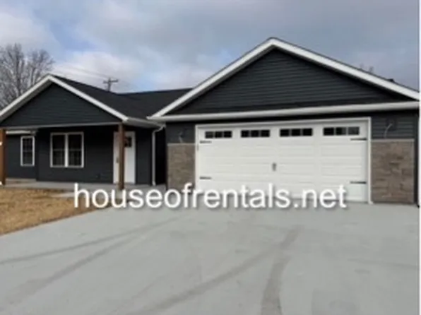 102 Townhouse Dr, Carterville, IL 62918