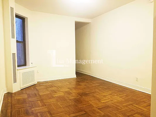 Rented by Lisa Management | media 8