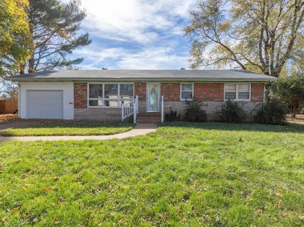 404 Forster St, Farmington, MO 63640