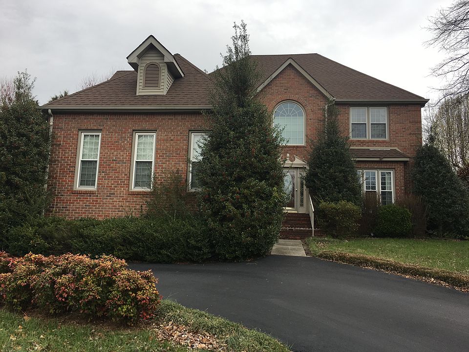 1st image of 829 Oaklawn Ct