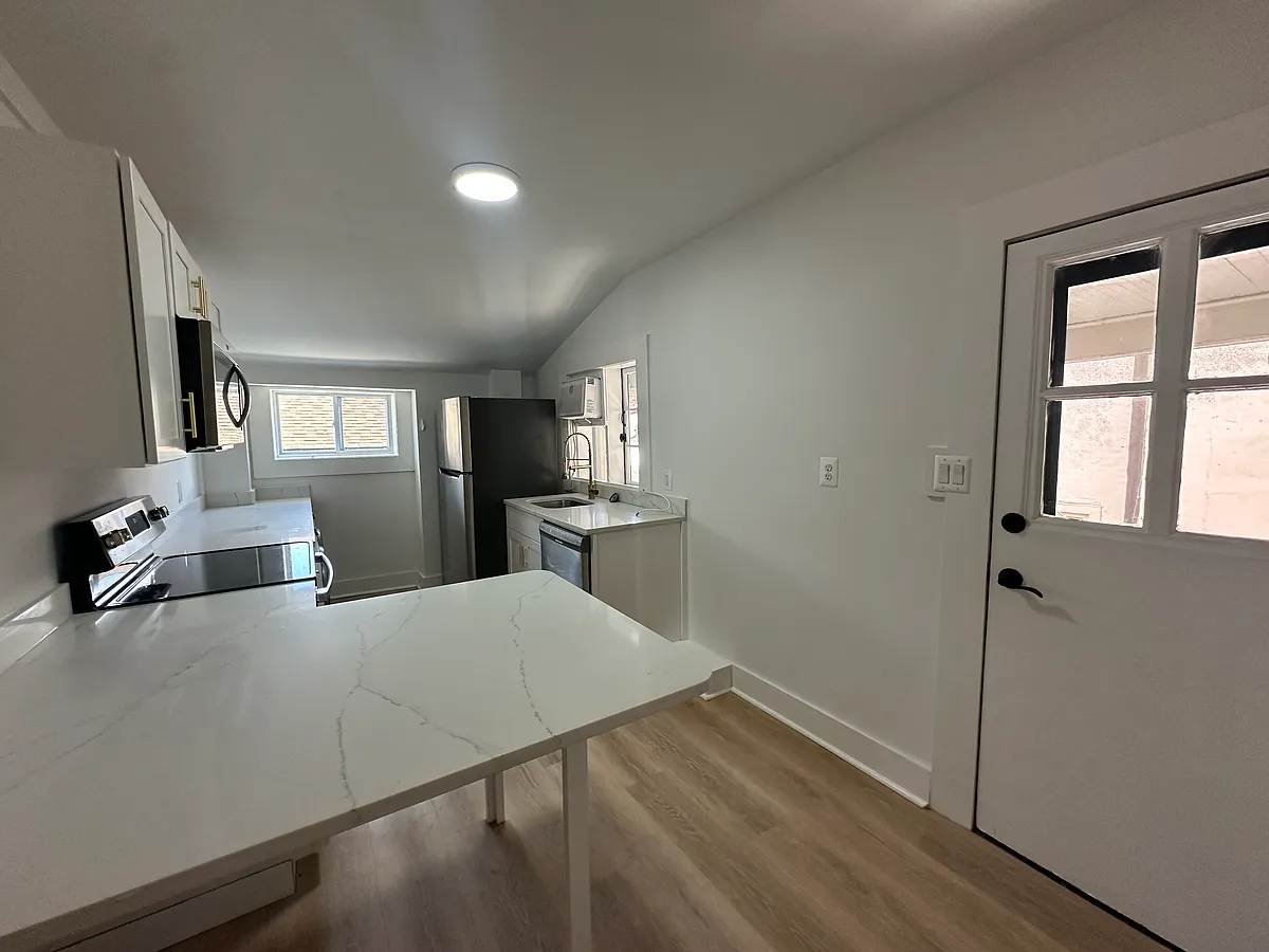 Building Photo - 219 Hanover St #10
