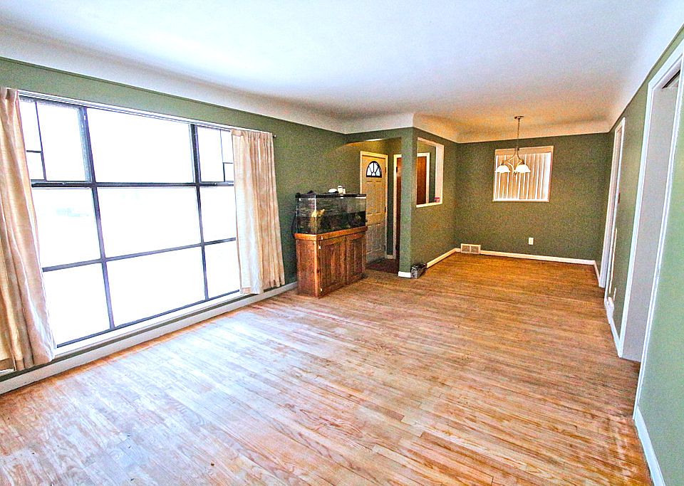 2nd image of 23169 Oakwood Ave