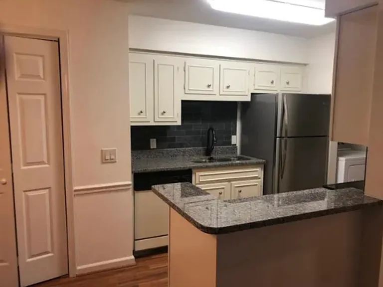 2905 Burch Ave #7 — Photo 9