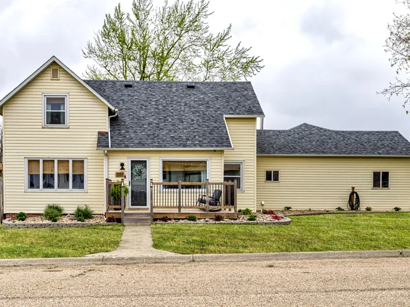 301 4th St NE, State Center, IA 50247