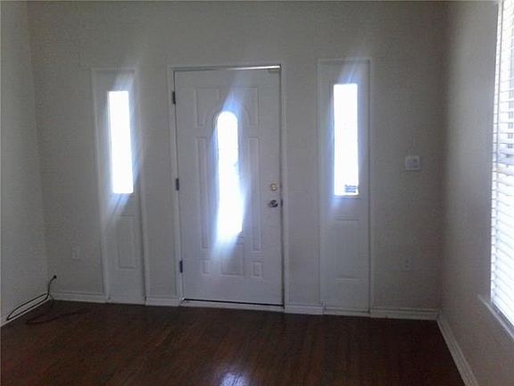 3rd image of 422 S Glasgow Dr