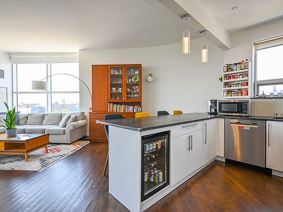 3rd image of 1124 31st Ave APT 11E