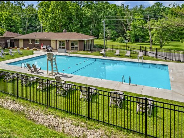 100 Grouse Ct, Venetia, PA 15367