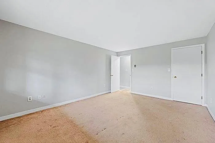 14 B Mayberry Dr #8 — Photo 3