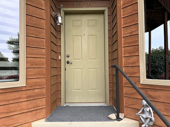 5th image of 608 E Missouri Ave