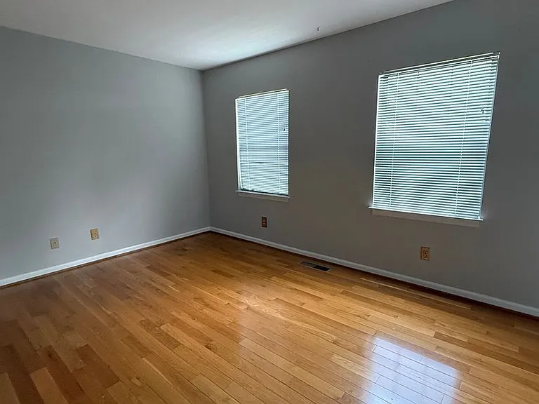 502 Brentwood Point — Photo 10