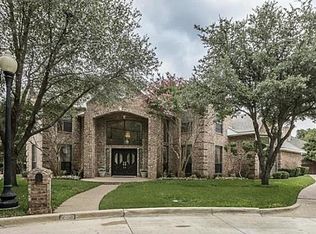 2800 Oakbriar Trl, Fort Worth, TX 76109
