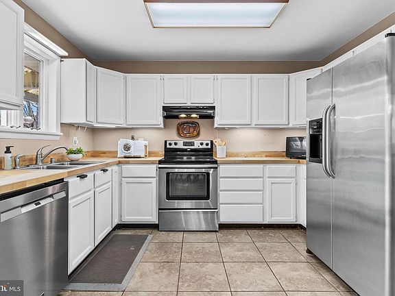 3rd image of 285 Red Cloud Rd