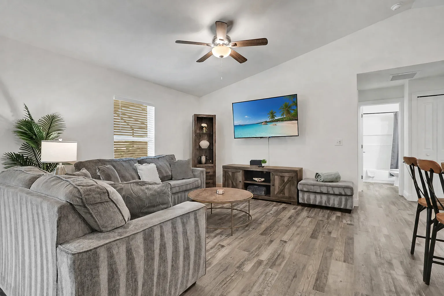 4 bed, 1767 sqft, $4,000 — Photo 3