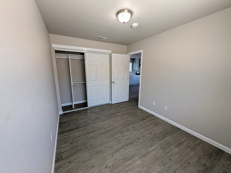 959 Thornton St — Photo 10