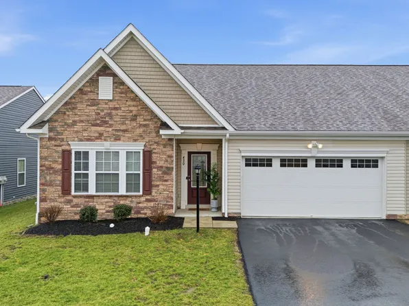 430 Dana Dr, New Kensington, PA 15068