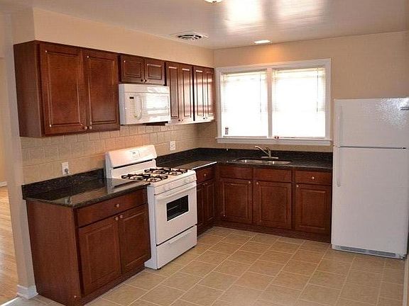 Eat-in Kitchen