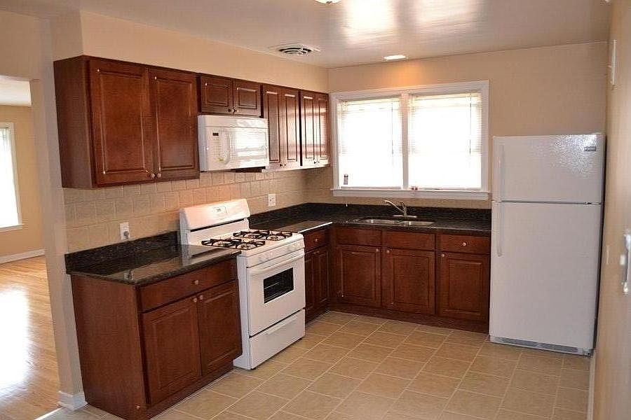 Eat-in Kitchen