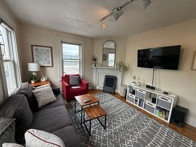1st image of 845 E 2nd St #2