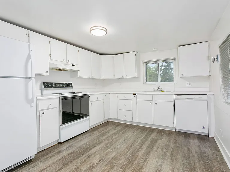 2125 S Adams St — Photo 12
