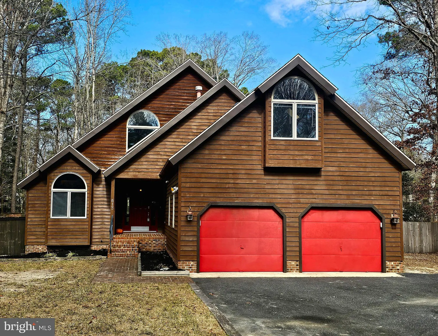 813 Friar Tuck Ln photo 1