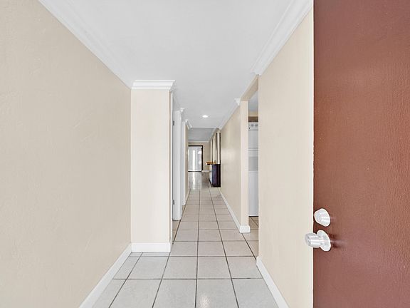 5th image of 221 NW 43rd Pl