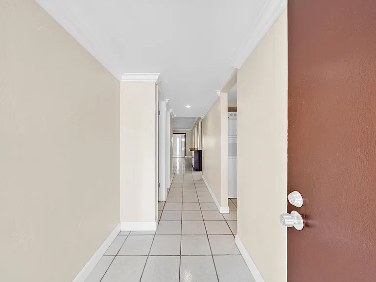 221 NW 43rd Pl — Photo 5