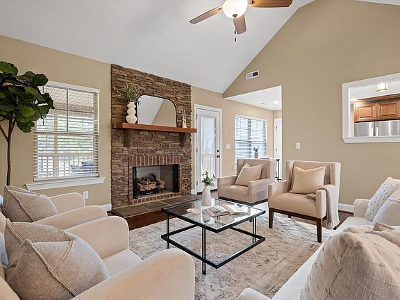 5th image of 136 Ginger Lake Dr