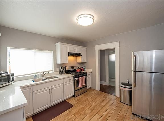 2nd image of 2281 Irving Ave