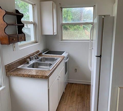 3rd image of 425 Hillside Ave APT 2