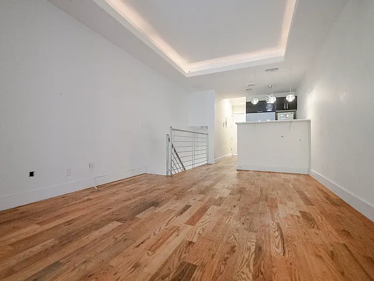 96 George St #1R — Photo 2