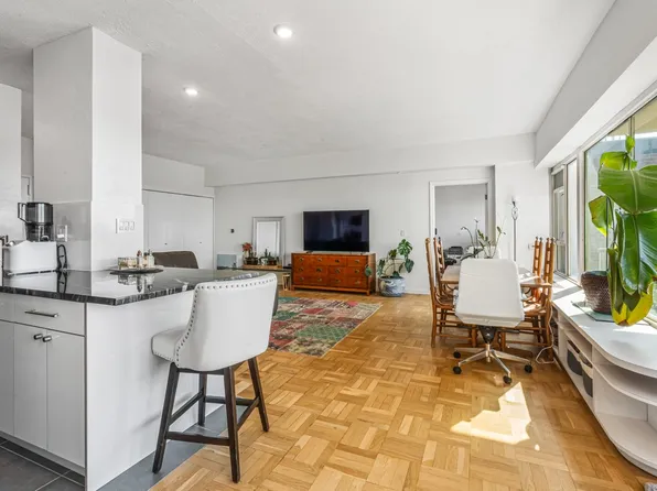 166-25 Powell Cove Boulevard image 6 of 27