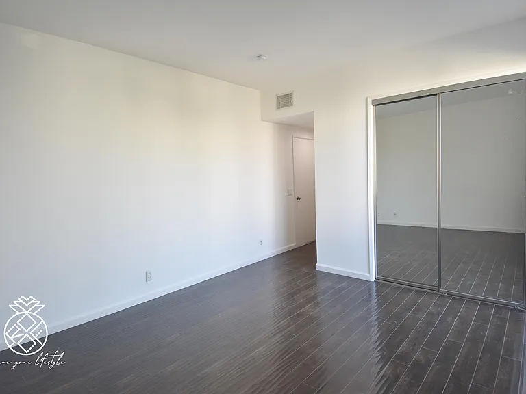 1727 Glendon Ave #208 — Photo 7