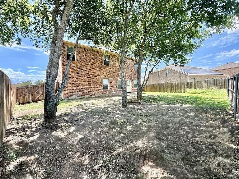 251 Cyrus St — Photo 36