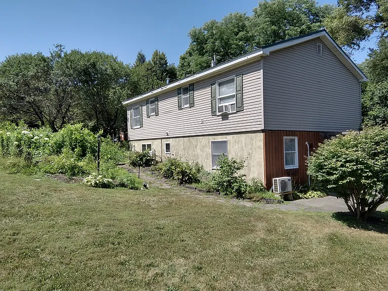 108 Woodview Ln #1 — Photo 2