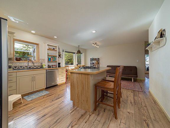 5th image of 2985 Brookwood Dr