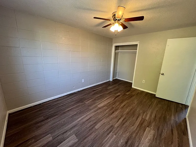 Highland Square Apartments — Photo 14