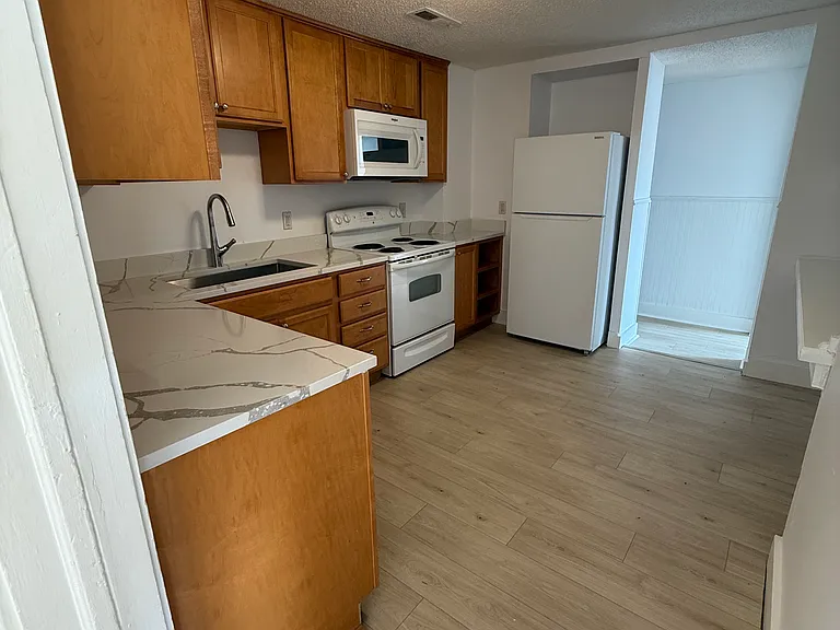 1719 Adams St NE #4 — Photo 5
