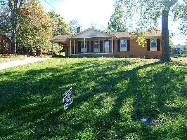 2nd image of 2935 Poplar Cir