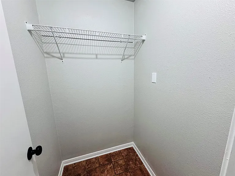 10702 Deval Dr — Photo 16