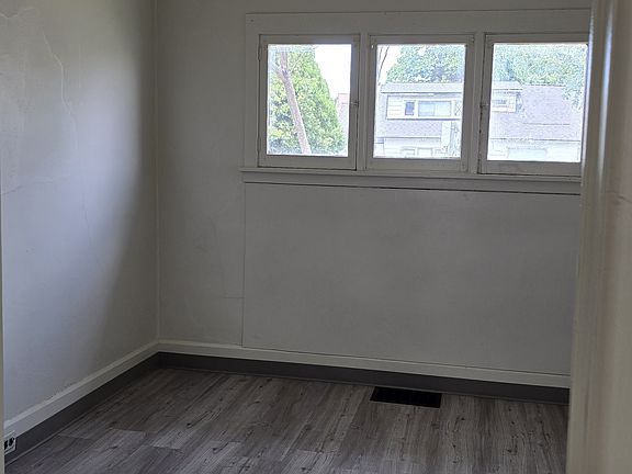 4th image of 716 N 6th St
