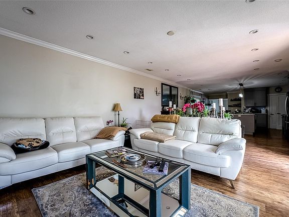 4th image of 1661 Freeman Ave