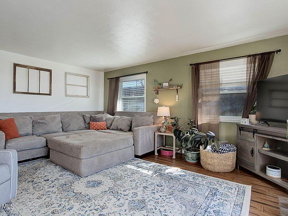3rd image of 465 East Jasper Avenue