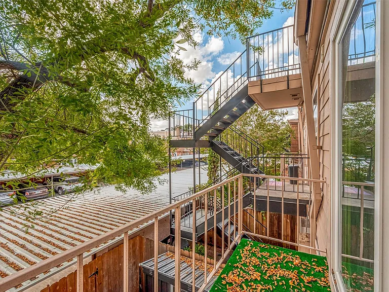 432 N Post Oak Ln — Photo 29