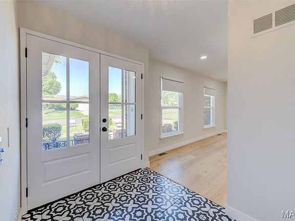 4th image of 2060 Aqueduct Dr